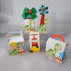 Kit Festa Dino baby| Lembrancinhas | Festa infantil | já vai semi MONTADAS – Personalizado – Decoração para Festa