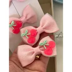 Laço Infantil Rosa com Aplique de Cereja – Par 6cm no Bico de Pato, laço menina, cereja