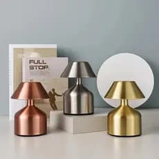 Mini Luminária de Mesa Portátil  Quarto Sala Escritório USB Luz Noturna Abajur Conforto Decoração