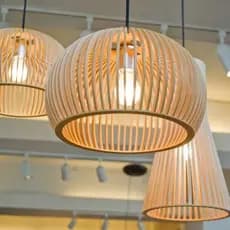 Lustre Luminária Cozinha Quarto Mdf Acompanha Fiação Decoração Teto Grande Pendente Bola de Madeira Sala de Jantar Novo