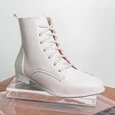 Bota Coturno Feminina Rasteira Cano Curto Com Zíper Moda Blogueira Estilosa Meia Estação