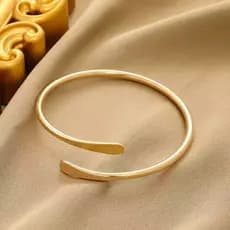 Pulseira Minimalista Polida Com Punho Aberto , Ajustável De Metal Liso Elegante De Alta Qualidade Para Mulheres