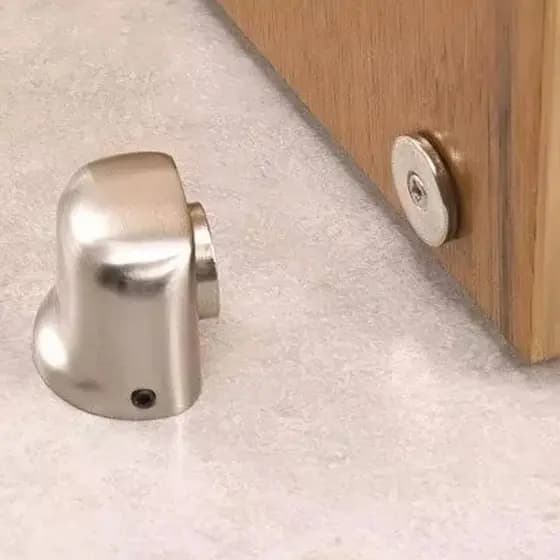 Trava Porta Magnetica Zamak Com Imã Kit Instalação Resistente Corrosão Fixador De Chão Parede