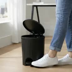Lixeira com Pedal 6 Litros com Tampa para  Escritório Banheiro Cozinha