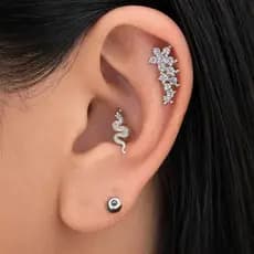 ✨ Piercing Cluster Reto para Orelha | Aço Antialérgico Flores/Floral | Brilho e Conforto (ONP1036) 💎