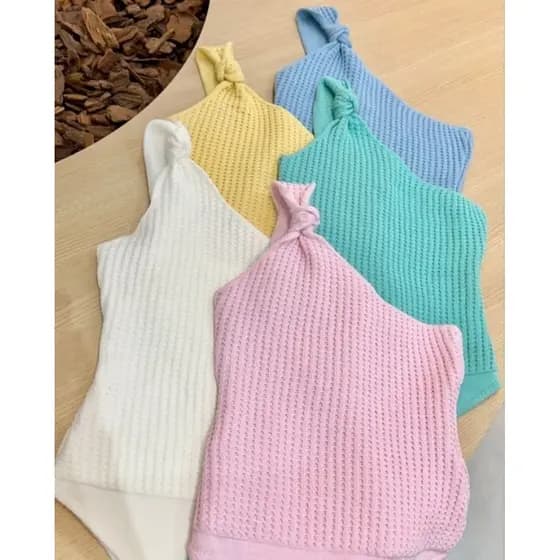 BODY TRICÔ NULA MANGA UM OMBRO SÓ DETALHE EM NÓ AMARELO CANDY COLORS