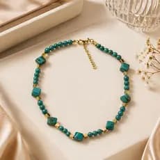 Colar Feminino Verde Turquesa Minimalista Elegante com Detalhes Dourados Luxo Delicado Tendência 2026   colar feminino c