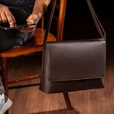 Bolsa Masculina Carteiro Transversal Couro Ecológico Notebook 15.9 Luxo