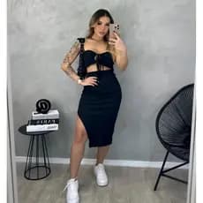 Conjunto Canelado Saia Midi com Fenda Lateral e Top Cropped de Amarrar Multiformas Verão Clout Tricô