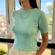BLUSA FEMININA MANGA CURTA TRICOT MODAL  ROUPA ESTILOSA TENDENCIA 2026