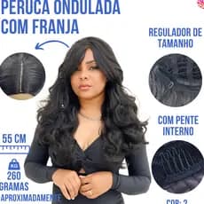 Peruca Orgânica Lisa Ondulada Com Franja - Wig - Macia - Ótimo Acabamento - Repartição Fixa No Meio Com Micropele + Wig Cap