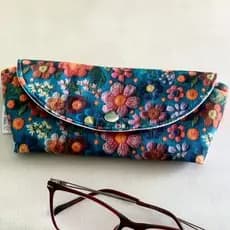 Porta Óculos Feminino • Feito à Mão • Protege sem arranhar