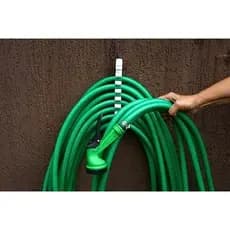 kit com 4 Suporte para Mangueira e Vassoura.