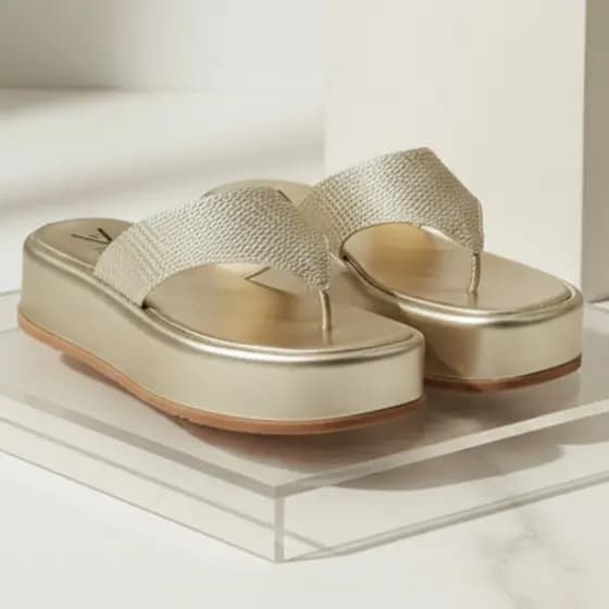 Sandália Feminina Tamanco Flat Plataforma Flatform Flip Flop Confortável Alto Dedo Dourado