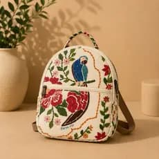 Mini Mochila Bolsa Upcycling com estampa original da marca