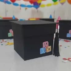 Caixa cartonada Capelo Formatura Infantil- kit com 5 unidades 🎓 Lembrancinha /Cabe Caneca /Bombons – tamanho 10,5x10,5cm