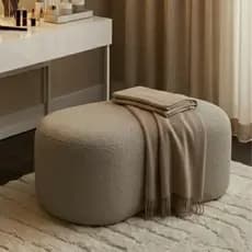 Puff Orgânico Decorativo em Design Bouclê – Modelo Formato Feijão Conforto Ideal para Sala ou Quarto