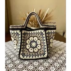 Bolsa de crochê artesanal flor africana