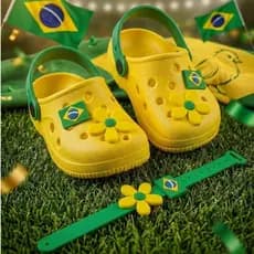 Babuche Infantil Brasil R + Pulseira Brinde Confortável Antiderrapante Leve Unissex