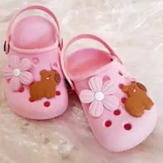 Babuche L1 Infantil Menina com Aplique Floral e Capivarinha – Lançamento R