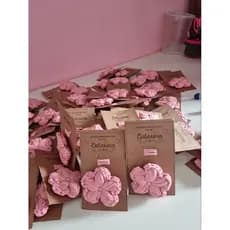 60 chaveiros personalizados. lembrancinhas personalizadas.