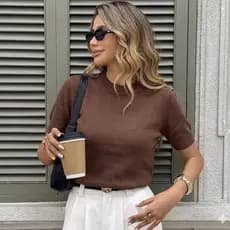 Blusa Feminina Básica Fresquinha Casual Com Manga Curta Moda Tendência Elegante 2026