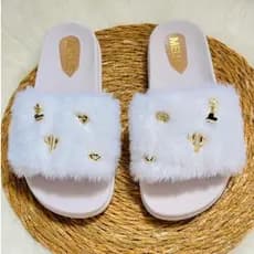 Slide Pantufa Pingente Bottons Chinelo Pelúcia Adulto Especial Tamanho Numero Grande Numeracao Blogueiras Influencers