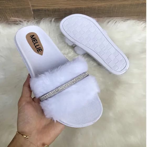 Chinelo Slide Tamanho Especial Pelinhos Com Strass  Sandalia Papete Numero Grande Pelo Lancamento Promocao Dia da Noiva