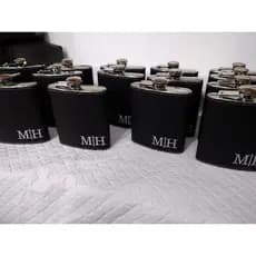 Cantil Personalizado em Inox Revestido em Couro | Gravação a Laser | Presente Padrinhos, Casamento, Empresas e Whisky.