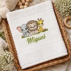 toalha bordada de bebe safari