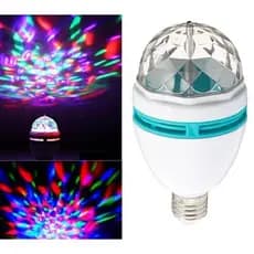 Lâmpada Party com LED RGB Colorida roda automaticamente e tem variações de cores