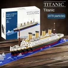 BRINQUEDO - Blocos de Montar Navio Titanic Diversos Modelos (194, 350, 607, 1860 Peças)