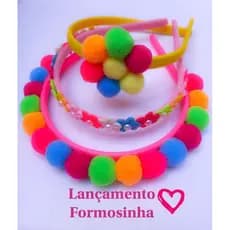 kit 3 Lindas Tiaras Coloridas Com Florzinhas Meia Pérolas e Pompons Acessório de Cabelo Infantil Arquinho
