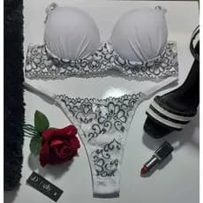 Conjunto Anita de bojo franzido com pala de renda bicolor calcinha fio com alca regulável e frente de renda bicolor