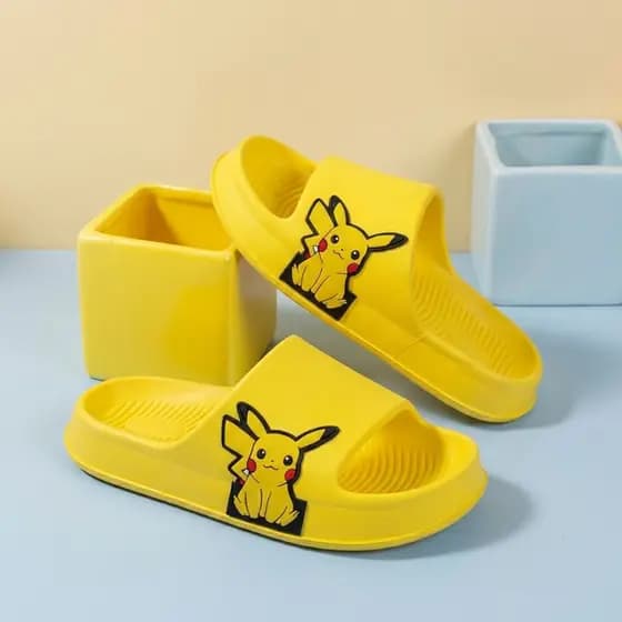 Chinelo Infantil Menino Slide Pikachu Casual Confortável e Estiloso Fofinho para Casa Toda