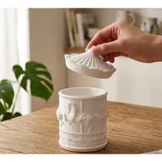 Pote Decorativo Carrossel Vintage com Tampa – Alto Relevo Branco