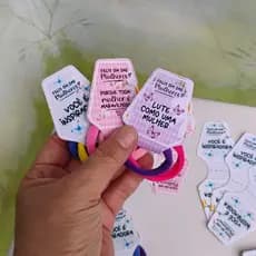 Tags com 2 xuxinhas para cabelo -  Lembrancinha Dia da Mulher - Mimo Xuxinhas Clientes e Empresas
