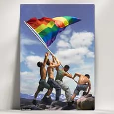 Quadros Decorativos LGBT+ Artístico - Erguendo Bandeira - Feito em Mdf - Já com Fita Adesiva