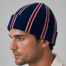 Gorro Minimalista Listrado Em Tricô Premium Ajuste Flexível Elasticidade Que Garante Conforto Ideal