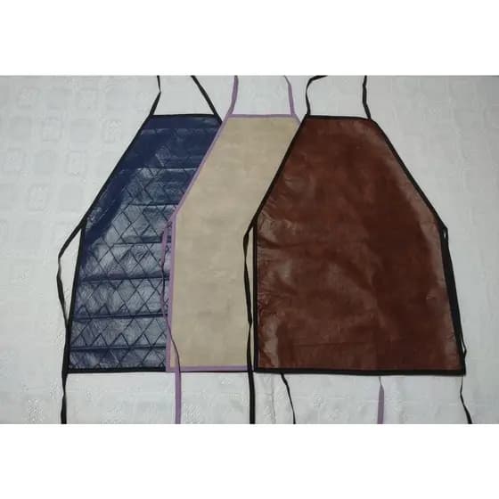 Kit 3 Aventais para Cozinha ou Lavanderia, material impermeável em PVC com acabamento em viés