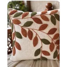 Capa de almofada floral bordada em linho offwhite