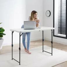 Mesa Vira Maleta 1.22m Dobrável. Suporta Até 120Kg, Cor Branca c/ 3 Ajustes de Altura.