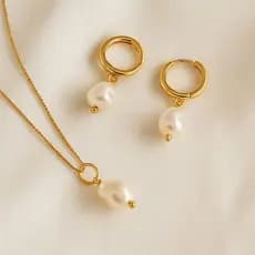 Conjunto SemiJoia Colar, Pingente e Brinco de Argola Pérola Barroca Banhada a Ouro