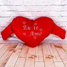 Coração de pelúcia bordado "Eu te amo"