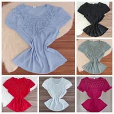 Blusa feminina delicada de crepe com pérolas e renda, blusa social