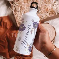 Presente feminino, Garrafa personalizada com nome e floral Lilás, Squeeze seja forte e corajosa, Squeeze +chaveiro