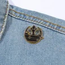 Distintivo de Metal de Star Wars em Desenho Animado, Broche Criativo de Liga de Navio de Batalha, Acessório de Roupas Ve