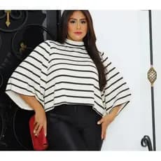 J's blusinha feminina com manga flare e gola alta