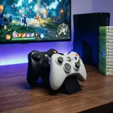 Suporte Expositor para 2 Controles Xbox 360 Organizador de Mesa Gamer