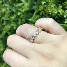 Anel Aparador 8 Corações com Pedra Preta em Zircônia Banhado a Ouro 18K